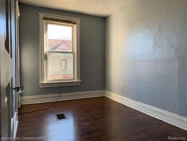 Unfurnished room featuring dark wood finished floors and baseboards | Image 5