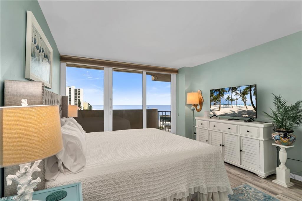 Residential in NAPLES 5