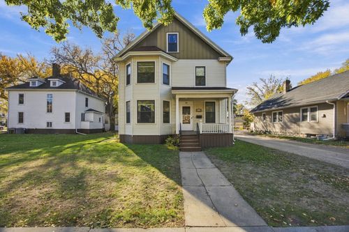 910 5th Avenue S, Fargo, ND, 58103 | Card Image