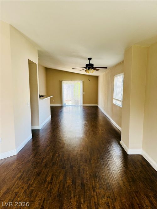 5272 Mineral Lake Dr, Las Vegas, NV, 89122-8337 | Card Image