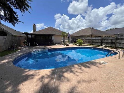211 S 5th 1/2 St, Nederland, TX, 77627-2577 | Card Image