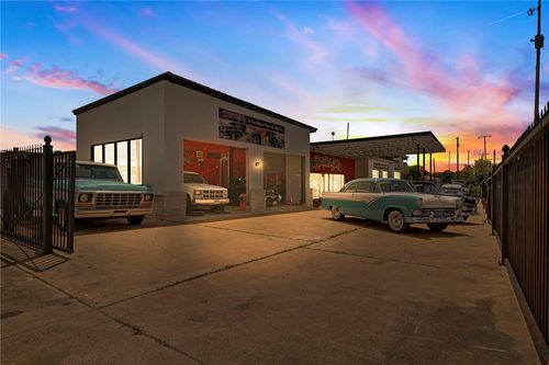 301 S Market St, Brenham, TX, 77833-3760 | Card Image