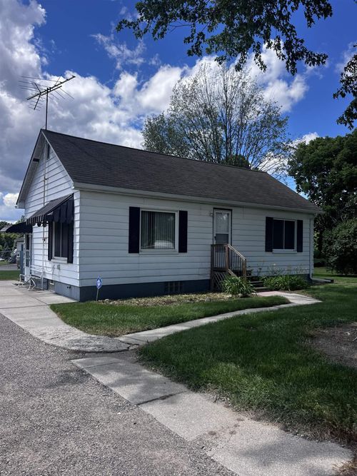 45599 North Ave, Macomb, MI, 48042-5235 | Card Image