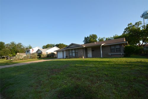 8108 Redwood Dr, Benbrook, TX, 76116-8554 | Card Image