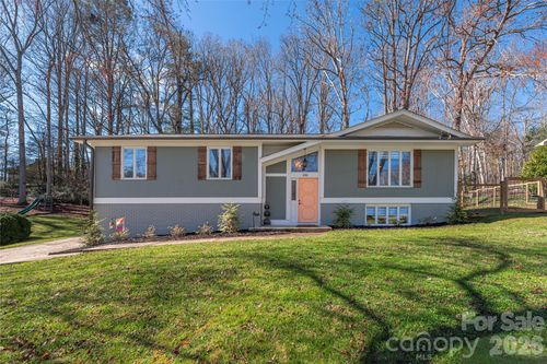 330 Woody Ln, Asheville, NC, 28804-1031 | Card Image