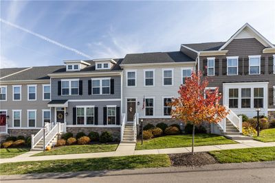 107 Moyer Hill Dr, Townhouse with 3 bedrooms, 3 bathrooms and 2 parking in Cranberry Twp PA | Image 3