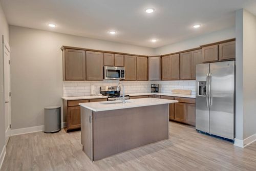 16605 Wilden Dr, Clive, IA, 50325-1344 | Card Image