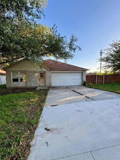 700 Lago Vista St, San Marcos, TX, 78666-7860 | Card Image