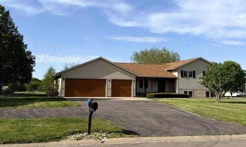 102 Meadowview St, Marshall, MN, 56258-5480 | Card Image
