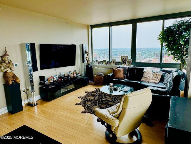 APT-2205 - 1 Spring St, House other with 2 bedrooms, 2 bathrooms and null parking in New Brunswick NJ | Image 13