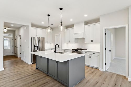 10933 37th St N, Lake Elmo, MN, 55042-5528 | Card Image