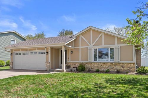 8674 S Wildwood Drive, Oak Creek, WI, 53154 | Card Image