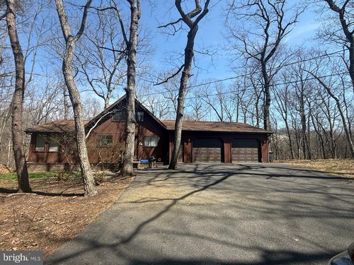 313 Mild Winter Rd, HEDGESVILLE, WV, 25427-6231 | Card Image