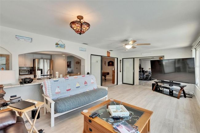 6530 Manila Palm Way, House other with 4 bedrooms, 2 bathrooms and null parking in APOLLO BEACH FL | Image 33