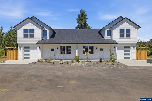 1251 Brown St, Woodburn, OR, 97071-5739 | Card Image