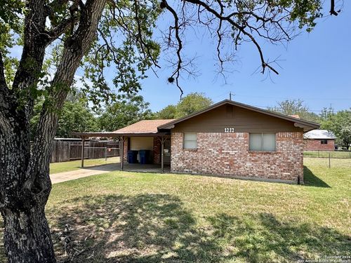 1232 W Goodwin St, Pleasanton, TX, 78064-3918 | Card Image