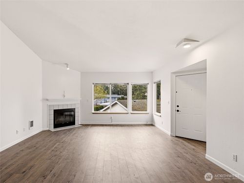 d201-9210 Market Pl, Lake Stevens, WA, 98258-3376 | Card Image