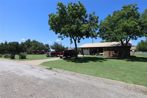 39 Oakcrest Dr, Ranger, TX, 76470-1051 | Card Image