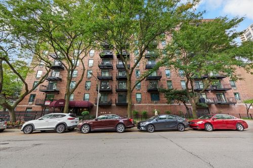 apt-910-3900 Pine Grove Ave, Chicago, IL, 60613-6644 | Card Image