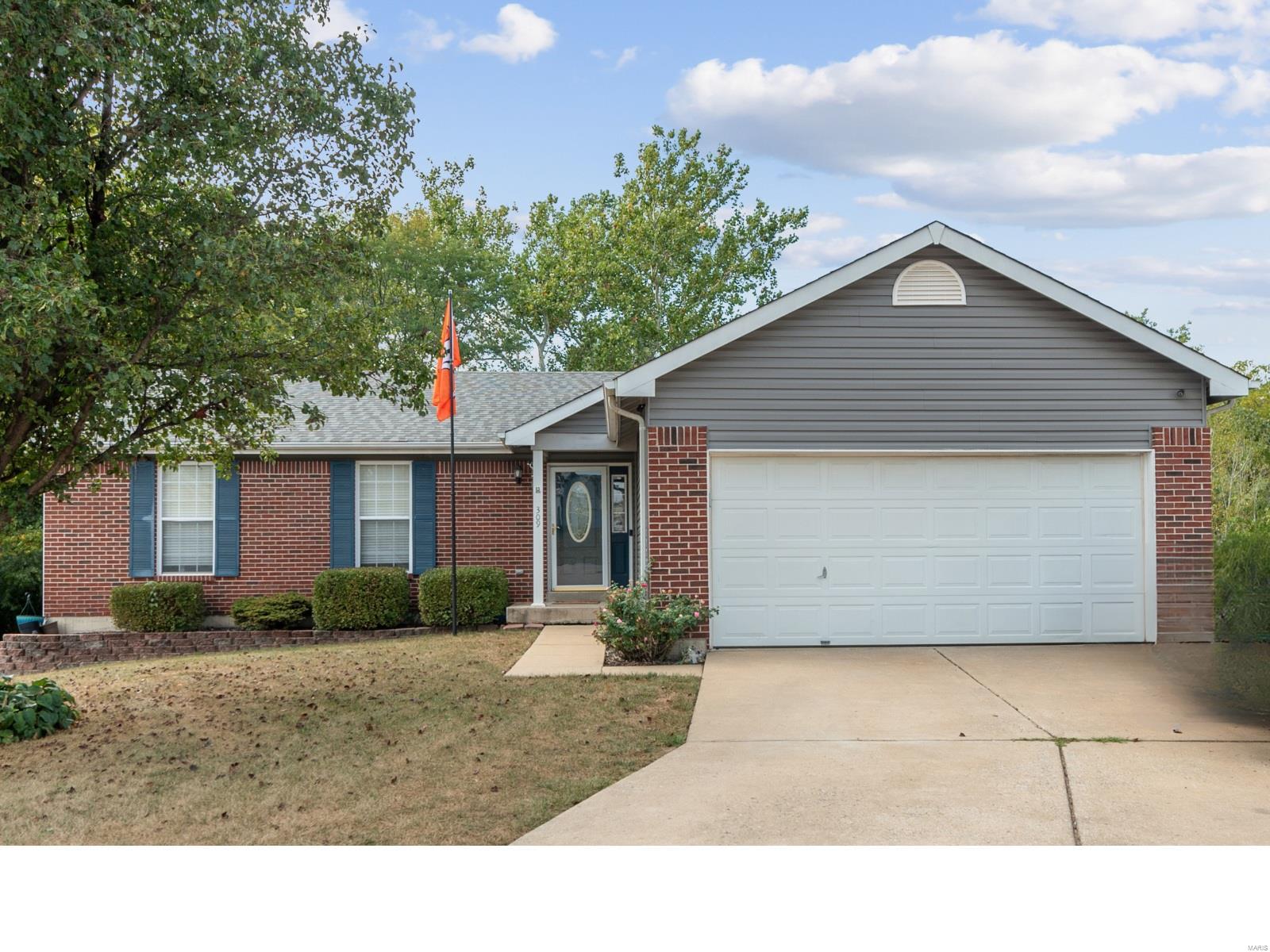 Grand Oaks Ct, Wentzville, MO 63385