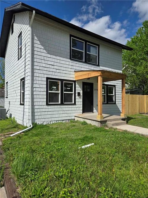 106 W Neosho St, Iola, KS, 66749-3210 | Card Image