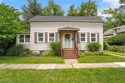 125 E Central Ave, Ravenna, OH, 44266-2201 | Card Image