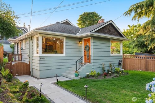 8051 30th Ave Nw, Seattle, WA, 98117-4604 | Card Image