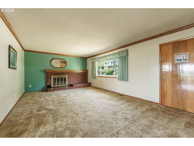 1938 Nw Sierra Ln, House other with 3 bedrooms, 2 bathrooms and 2 parking in Camas WA | Image 6