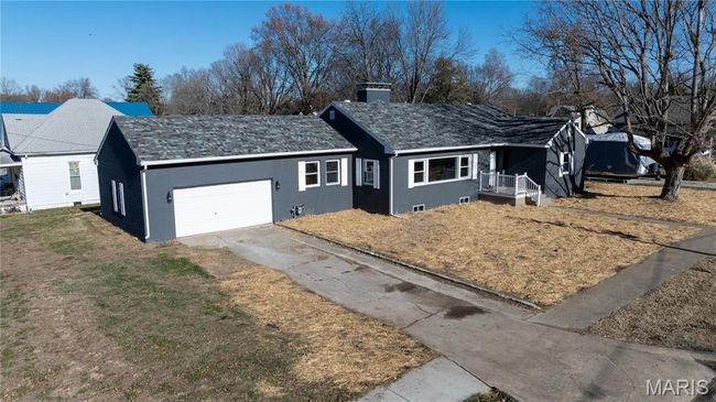 305 E Hauser St, House other with 4 bedrooms, 3 bathrooms and 2 parking in Litchfield IL | Image 46
