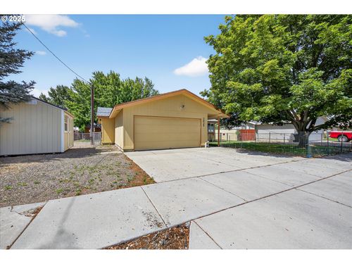 3035 Elm St, Baker City, OR, 97814-2157 | Card Image