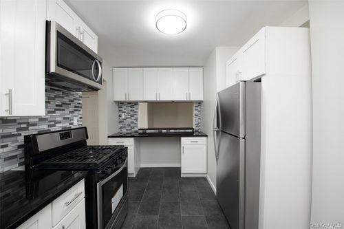 6g-94-30 60th Ave, Elmhurst, NY, 11373 | Card Image