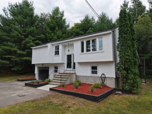 27 W Chamberlain Rd, Merrimack, NH, 03054-4009 | Card Image