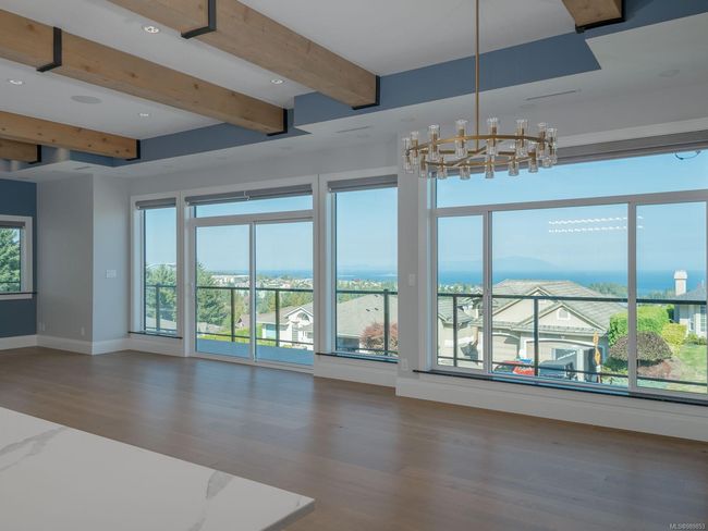Dining Area with Ocean View | Image 32