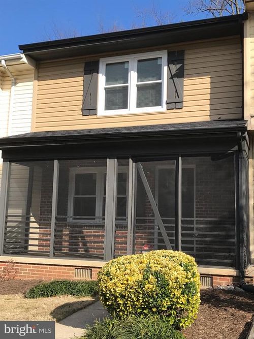 107 N Church St, CHARLES TOWN, WV, 25414-1015 | Card Image