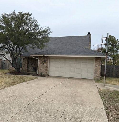 2462 Claremont Dr, Grand Prairie, TX, 75052-3800 | Card Image