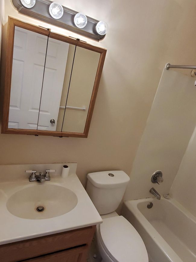 Full Bathroom | Image 11