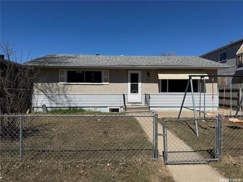 552 6th St E, Prince Albert, SK, S6V0N4 | Card Image