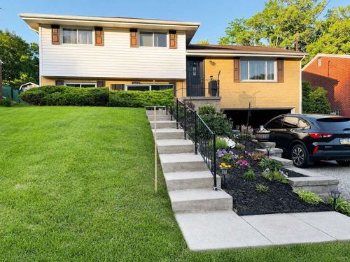 222 Mckenzie Dr, Pittsburgh, PA, 15235-4621 | Card Image