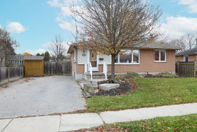 207 Lee Ave, House other with 3 bedrooms, 2 bathrooms and 4 parking in Whitby ON | Image 2