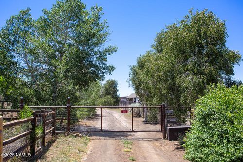 8841 Rolling Thunder, Flagstaff, AZ, 86004-9623 | Card Image