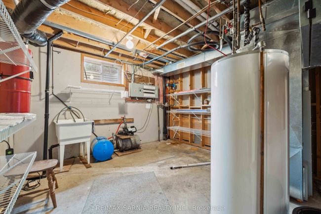 35 Frances Dr, House other with 6 bedrooms, 3 bathrooms and 4 parking in Forest ON | Image 32