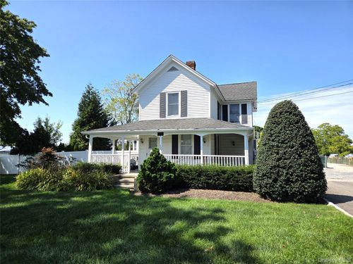305 Edwards Ave, Calverton, NY, 11933-1642 | Card Image