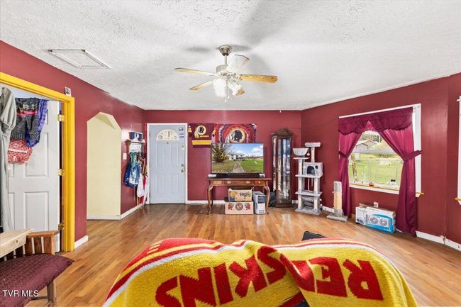 104 Maple St, House other with 5 bedrooms, 3 bathrooms and null parking in Glade Spring VA | Image 10
