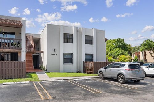 apt-107-10115 Nw 9th Street Cir, Miami, FL, 33172-3285 | Card Image
