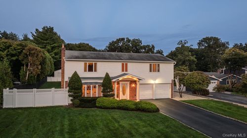 123 Old Post Drive, Islip, NY, 11788 | Card Image
