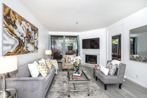 d138-4250 El Camino Real, Palo Alto, CA, 94306 | Card Image