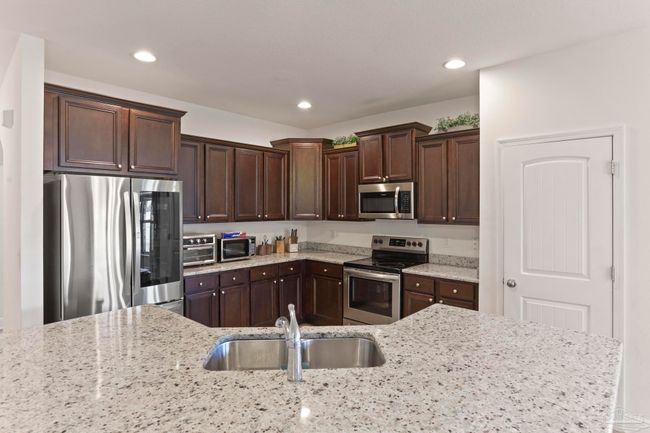 422 Chickadee St, House other with 4 bedrooms, 2 bathrooms and 2 parking in Crestview FL | Image 15