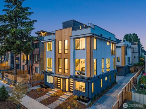 4516 B Corliss Ave N, Seattle, WA, 98103-6996 | Card Image