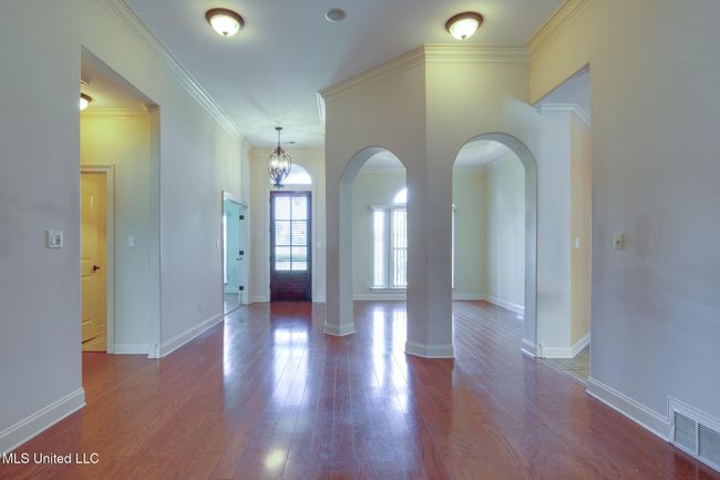 entrance | Image 13