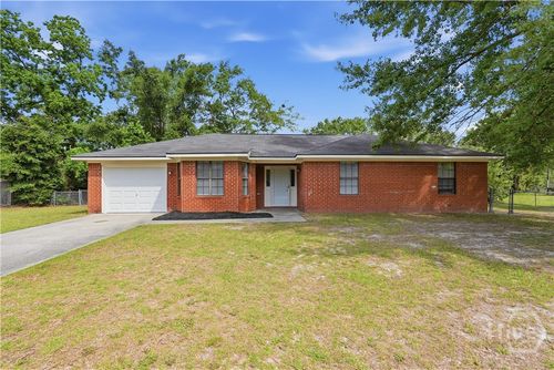 39 Henry Ln, Hinesville, GA, 31313-8114 | Card Image